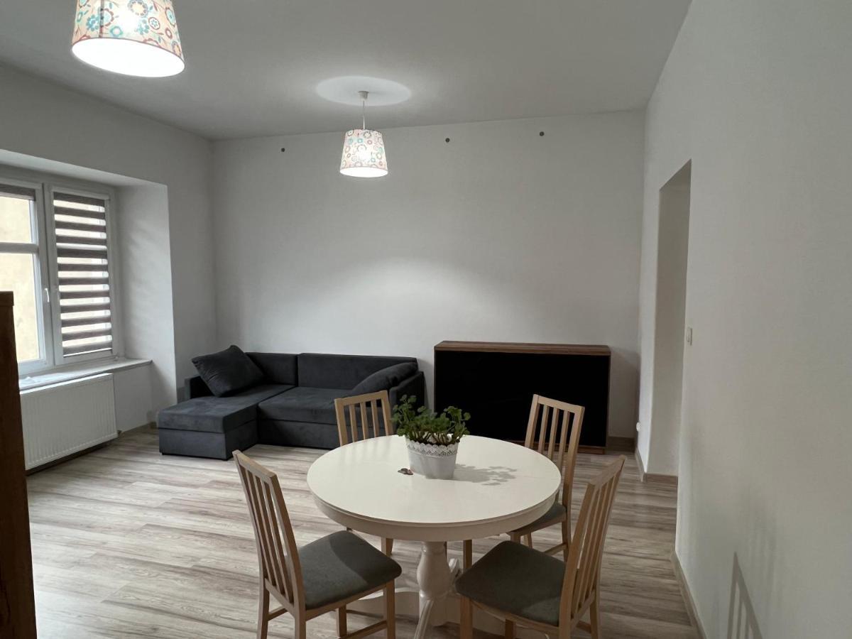 Apartament 3 Pokojowy Z Parkingiem Appartement Zabkowice Slaskie Buitenkant foto