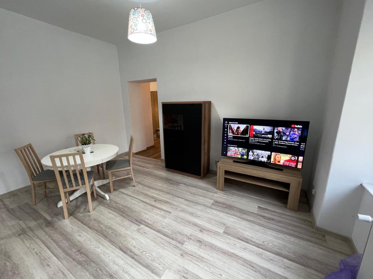 Apartament 3 Pokojowy Z Parkingiem Appartement Zabkowice Slaskie Buitenkant foto